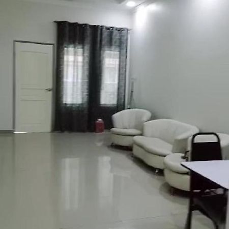 Tasik Biru Homestay Rawang Luaran gambar