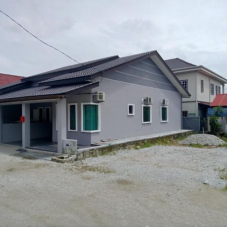 Tasik Biru Homestay Rawang Luaran gambar